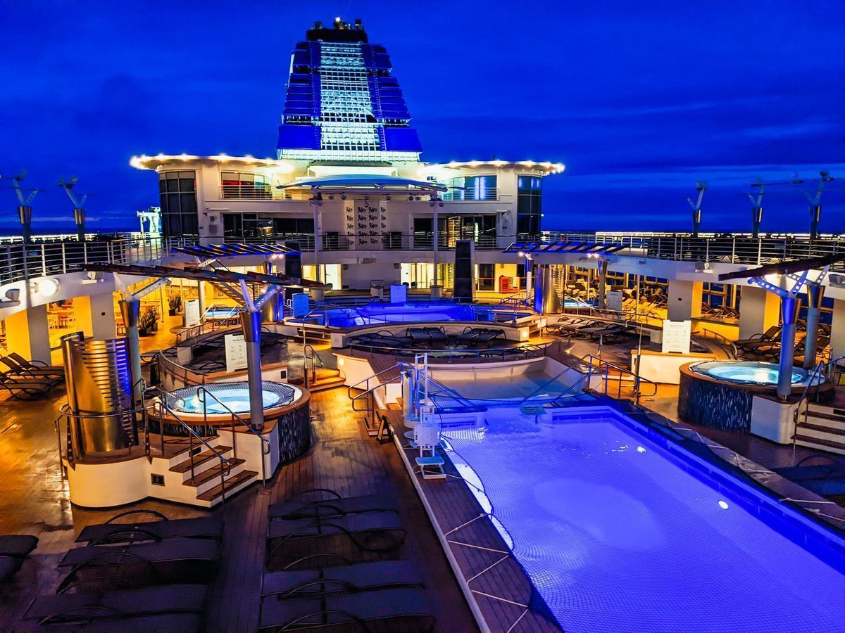 Moderne Attraktionen auf einem neuen Kreuzfahrtschiff